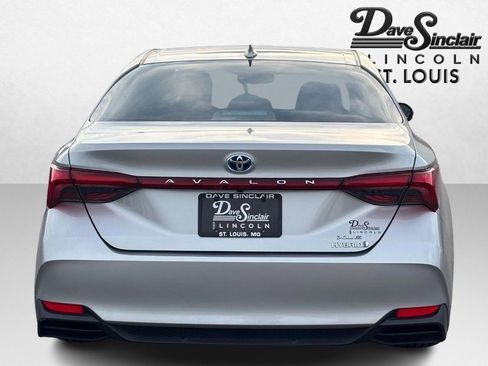 Used 2020 Toyota Avalon XLE w/ Moonroof Package image 4