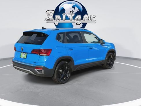 Used 2023 Volkswagen Taos SE w/ Panoramic Sunroof Package image 9