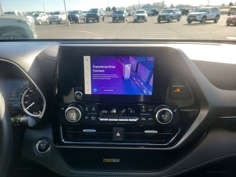 Used 2023 Toyota Highlander XLE image 21