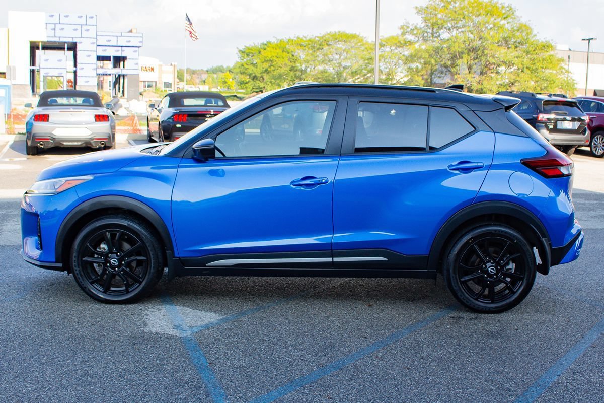 Used 2023 Nissan Kicks SR w/ SR Premium Package FWD image 5