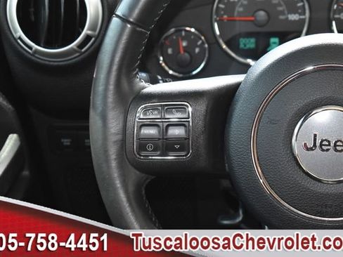 Used 2018 Jeep Wrangler Unlimited Rubicon w/ Connectivity Group AWD/4WD image 26