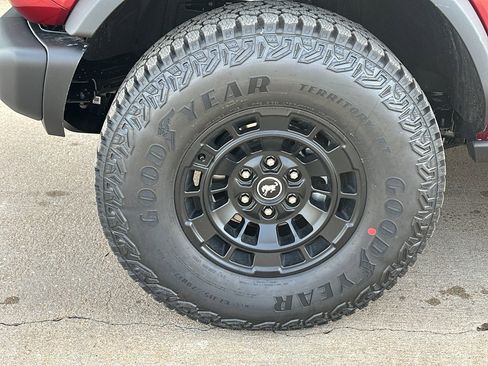 New 2026 Ford Bronco Badlands image 3