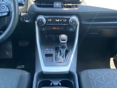 Used 2021 Toyota RAV4 XLE FWD image 19