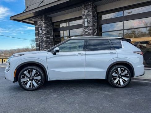 Used 2025 Mitsubishi Outlander SEL image 6