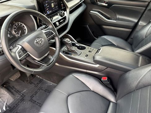 Used 2025 Toyota Highlander XLE image 10