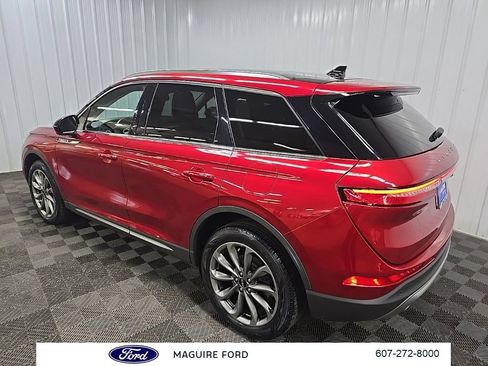 Used 2021 Lincoln Corsair AWD w/ Premium Package image 12