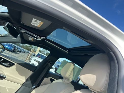 Used 2025 Mercedes-Benz C 300 Sedan image 10