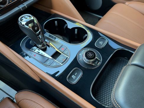 Used 2023 Bentley Bentayga Extended Wheelbase AWD/4WD image 28
