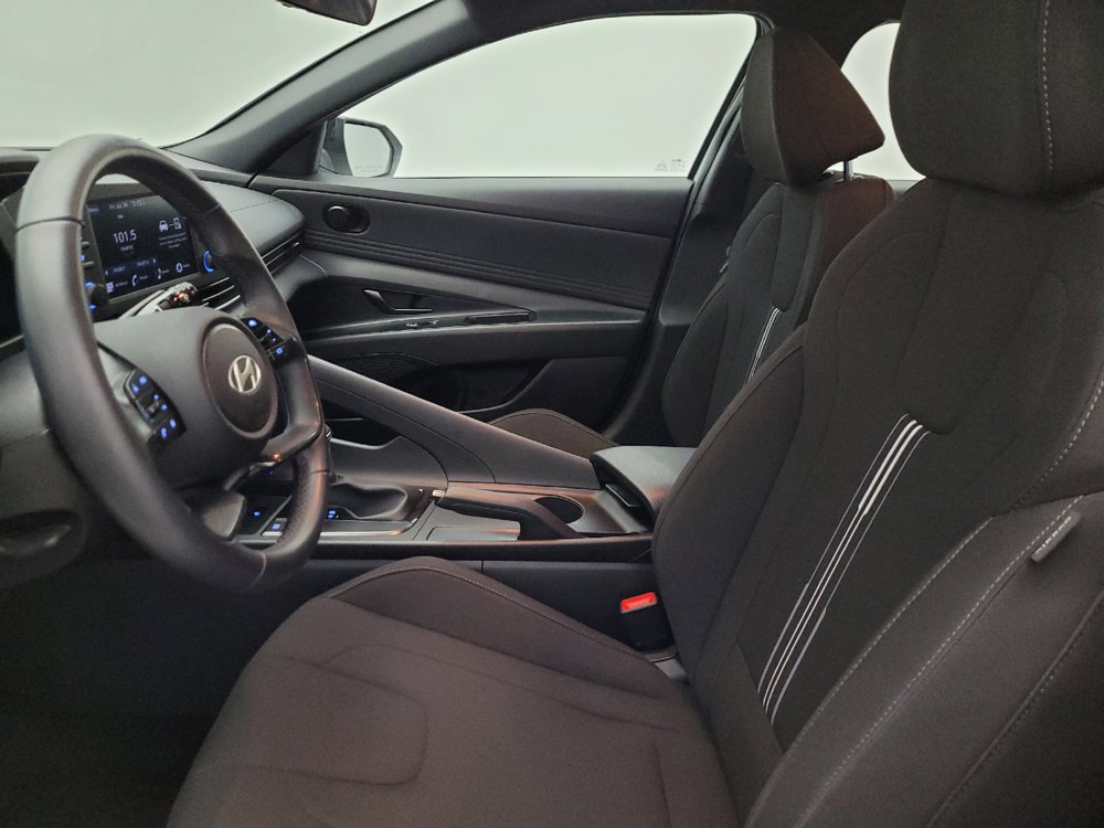 Used 2025 Hyundai Elantra Sport FWD image 17