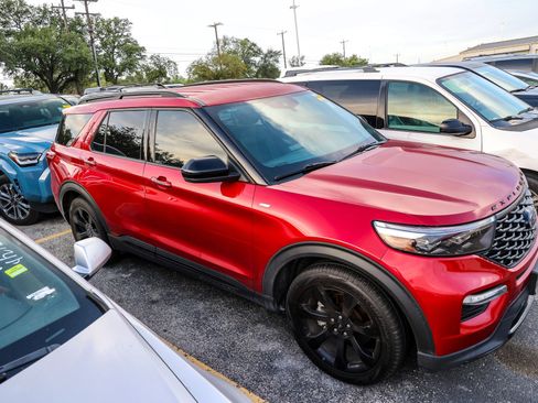 Used 2024 Ford Explorer ST-Line w/ Class IV Trailer Tow Package RWD image 7