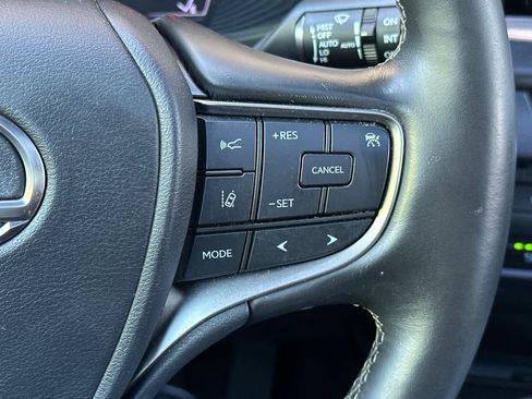 Used 2019 Lexus UX 200 w/ Premium Package image 28