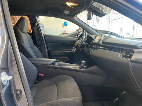 Used 2018 Toyota C-HR XLE FWD image 27