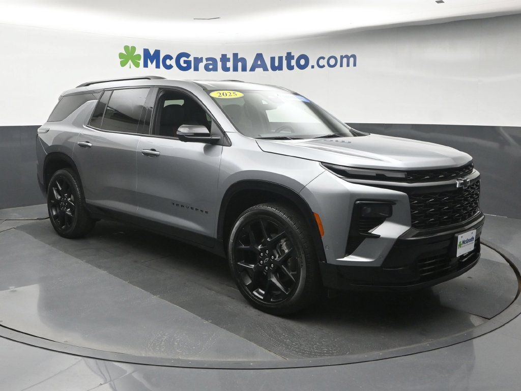 Used 2025 Chevrolet Traverse RS w/ LPO, Floor Liner Package AWD/4WD image 2