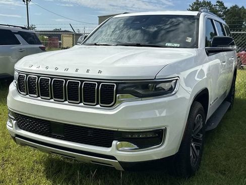 Used 2024 Jeep Wagoneer L Series II RWD image 3
