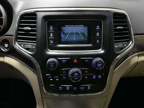 Used 2017 Jeep Grand Cherokee Limited image 14