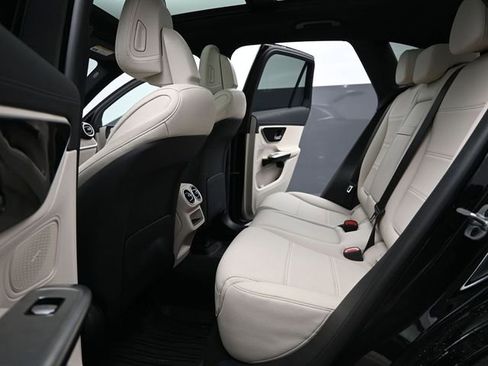 Used 2024 Mercedes-Benz GLC 300 4MATIC image 13