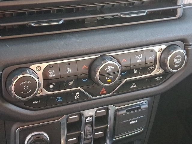 Used 2024 Jeep Wrangler Unlimited Sahara AWD/4WD image 14