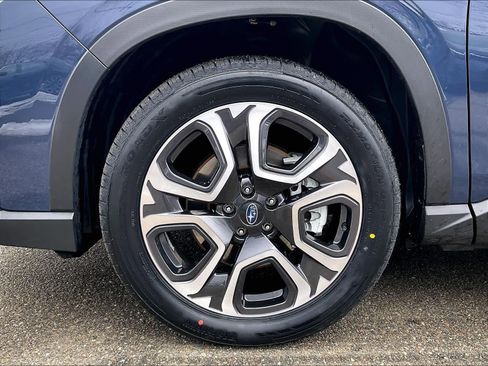 Used 2023 Subaru Ascent Limited w/ Technology Package image 7