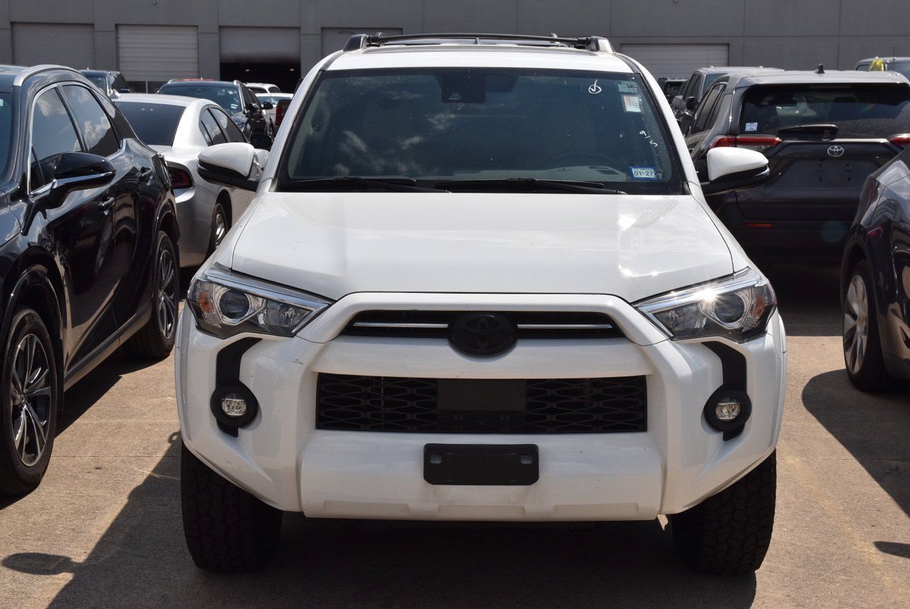Used 2022 Toyota 4Runner SR5 Premium w/ Moonroof Package RWD image 3