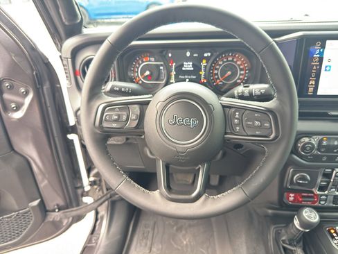 New 2026 Jeep Wrangler Unlimited Rubicon AWD/4WD image 17