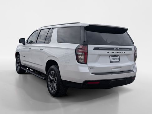 Used 2024 Chevrolet Suburban Z71 w/ Luxury Package AWD/4WD image 4