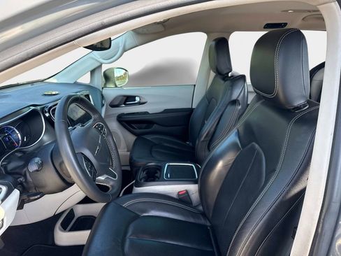 Used 2022 Chrysler Pacifica Touring-L image 24