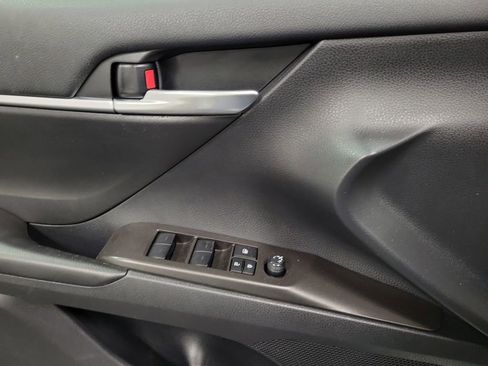 Used 2023 Toyota Camry SE image 19