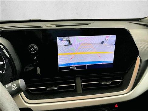 Used 2025 Chevrolet Trax LS FWD image 23