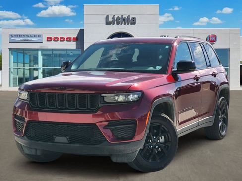 Used 2024 Jeep Grand Cherokee Altitude AWD/4WD image 1
