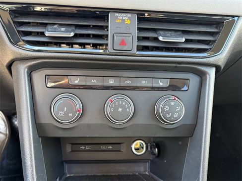 Used 2022 Volkswagen Taos SE image 20