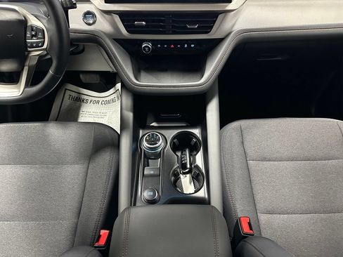 Used 2025 Ford Explorer Active AWD/4WD image 34