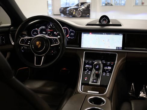 Used 2018 Porsche Panamera 4S image 36
