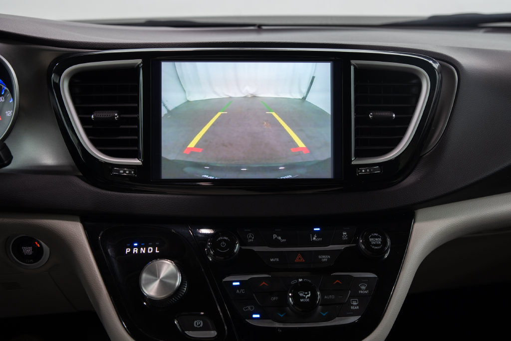 Used 2024 Chrysler Pacifica Touring-L FWD image 26