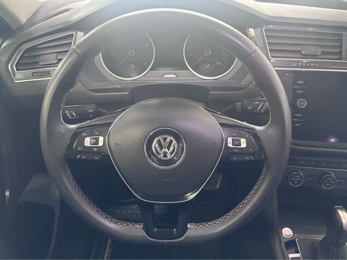 Used 2021 Volkswagen Tiguan SE w/ Panoramic Sunroof Package AWD/4WD image 18