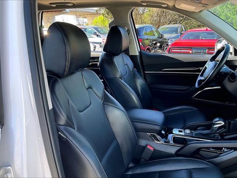 Used 2024 Kia Telluride S w/ S Sunroof Package image 9