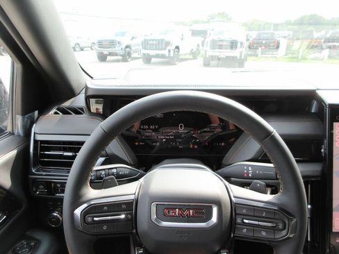 New 2026 GMC Yukon XL AT4 AWD/4WD image 20