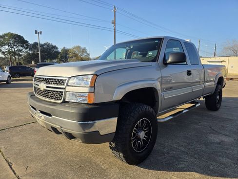 Used 2005 Chevrolet Silverado 2500 LS image 5