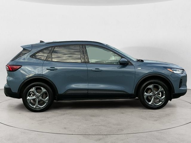 Certified 2025 Ford Escape ST-Line Select w/ Tech Pack #1 AWD/4WD image 4