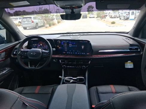 Used 2025 Chevrolet Traverse RS w/ LPO, Floor Liner Package FWD image 10