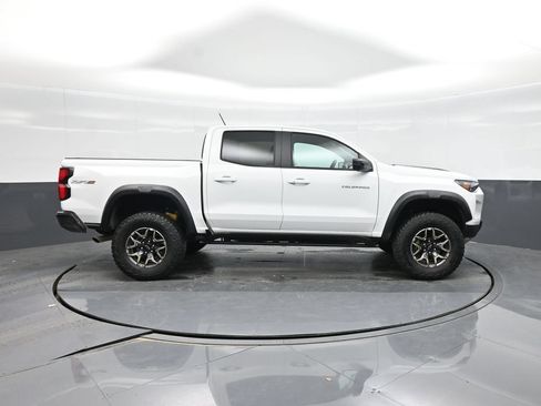 Used 2024 Chevrolet Colorado ZR2 w/ Technology Package AWD/4WD image 11