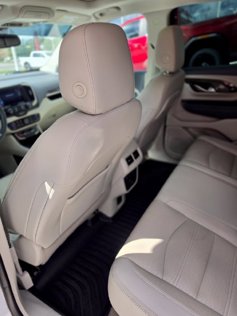 Used 2024 GMC Terrain Denali w/ Denali Premium Package AWD/4WD image 18