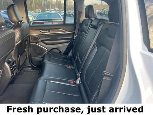 Used 2022 Jeep Grand Cherokee Limited image 7