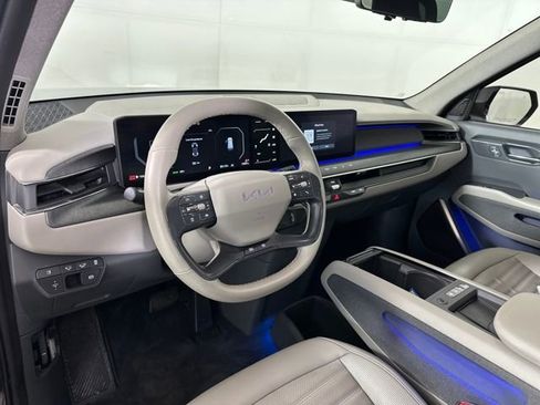 Used 2024 Kia EV9 Land image 13