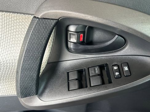 Used 2013 Toyota RAV4 EV FWD image 11