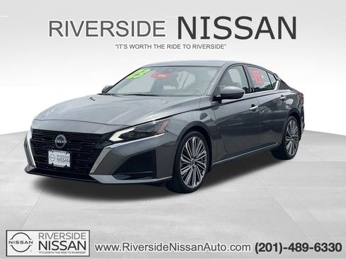 Certified 2023 Nissan Altima 2.5 SL FWD image 1