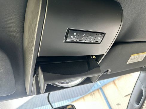 Used 2017 Dodge Grand Caravan SXT FWD image 32