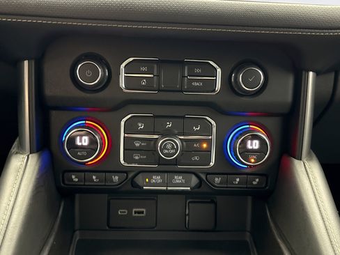 Used 2021 Chevrolet Tahoe Premier w/ Premium Package AWD/4WD image 15