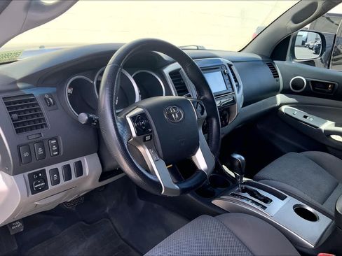 Used 2014 Toyota Tacoma PreRunner RWD image 2