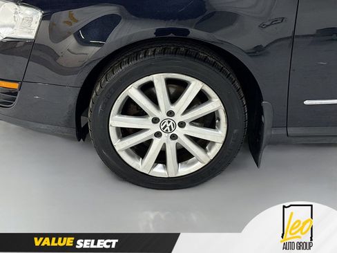 Used 2010 Volkswagen Passat Komfort FWD image 32