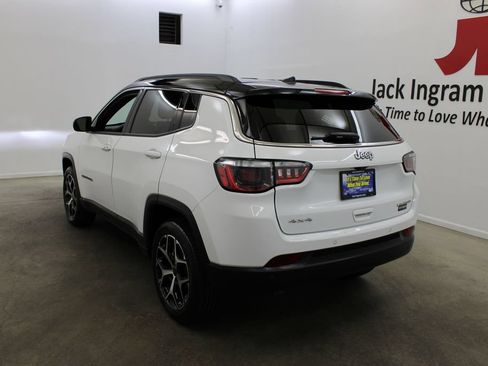 Used 2025 Jeep Compass Limited AWD/4WD image 3